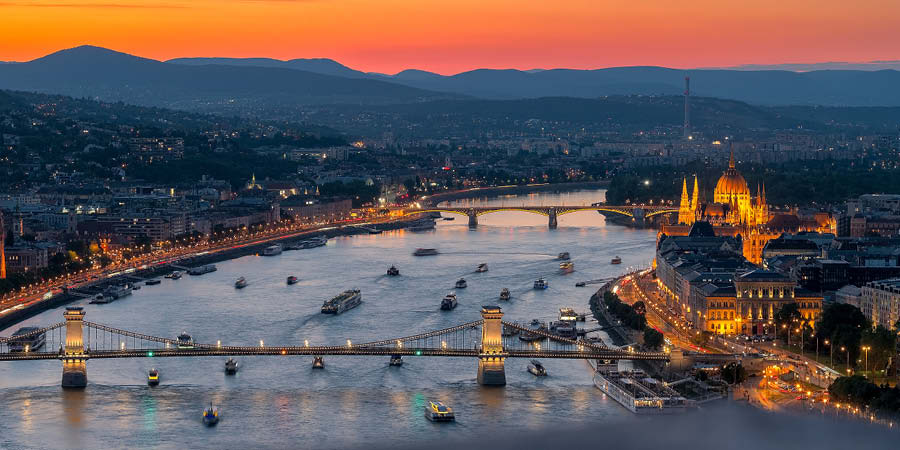Experiencing the beauty of Budapest on an evening Danube cruise